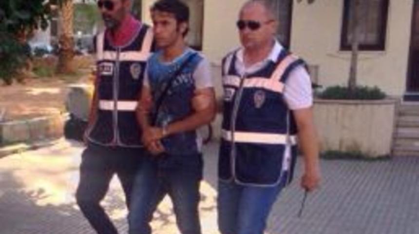 Su&ccedil;&uuml;st&uuml; Yakalanan Uyuşturucu Satıcısı Tutuklandı