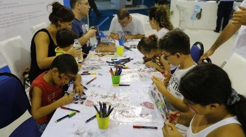 Barış G&uuml;n&uuml; Şiir Ve T&uuml;rk&uuml;lerle Kutlandı