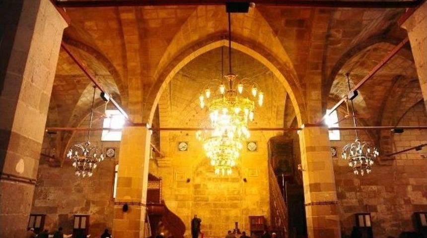Karaman&rsquo;da Ulu Caminin Mihrabı Ahşap Olacak