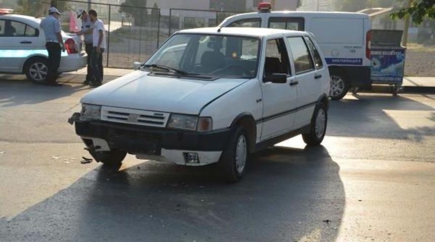 Kasklı Motosikletli Kazadan Yaralı Kurtuldu