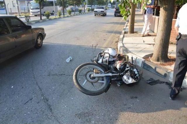 Kasklı Motosikletli Kazadan Yaralı Kurtuldu