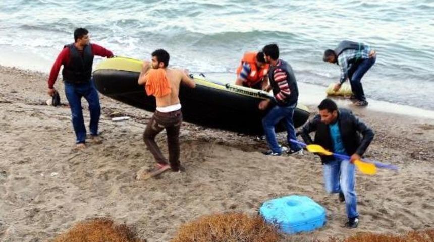 Umut Yolculuğu &Ccedil;ifte Facia; 12 &Ouml;l&uuml;, 2 Kayıp Var, 9 Kişi De Kurtuldu (3) - Yeniden