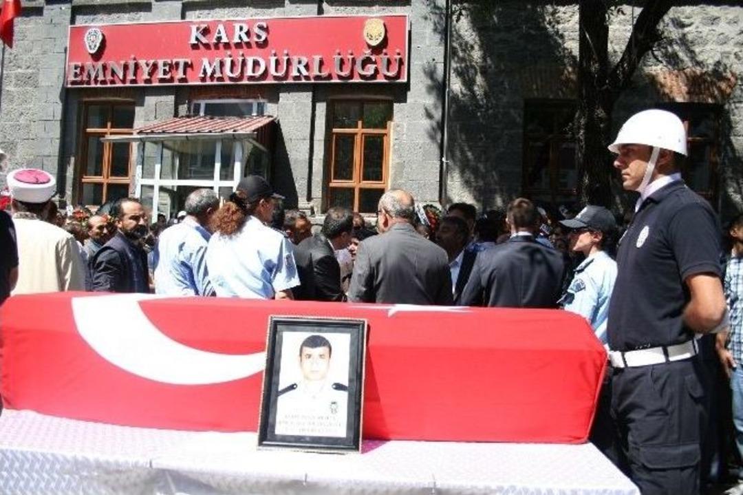 Kars Şehidine Ağladı