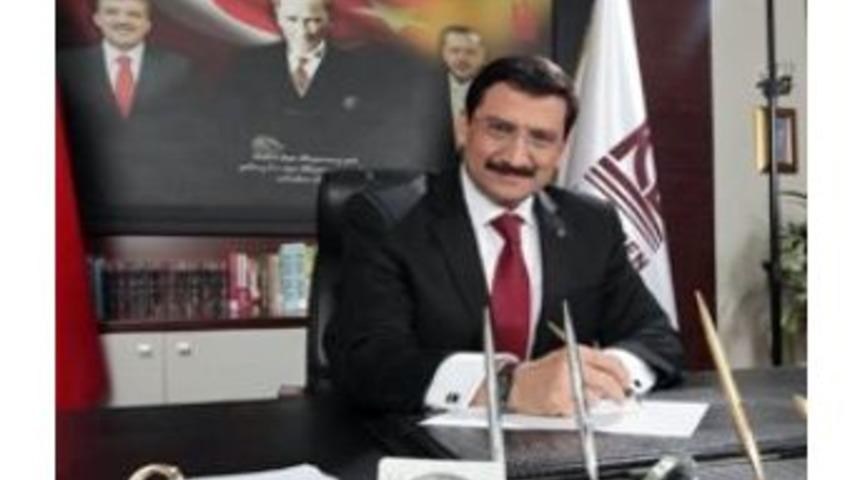 Ke&ccedil;i&ouml;ren Belediye Başkanı Mustafa Ak&rsquo;a Onur &Ouml;d&uuml;l&uuml;
