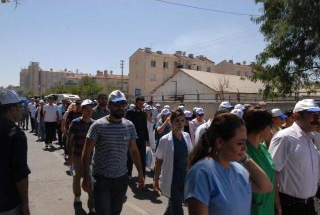 Diyarbakır'da Sağlık Çalışanlarından Sessiz Yürüyüş