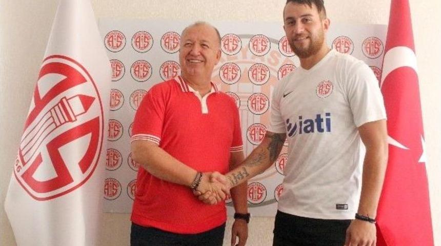 Antalyaspor Ozan İpek İle 1 Yıllık S&ouml;zleşme İmzaladı