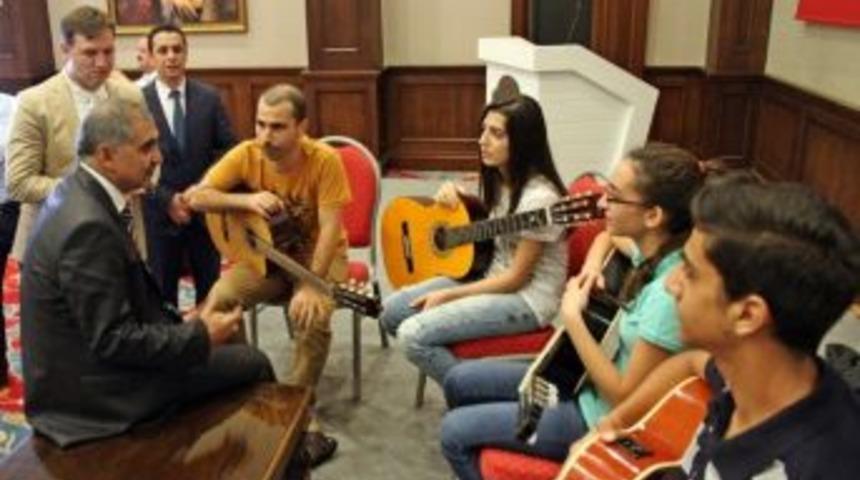 Mardin Valisi, Down Ve L&ouml;semili &Ccedil;ocuklarla Bir Araya Geldi