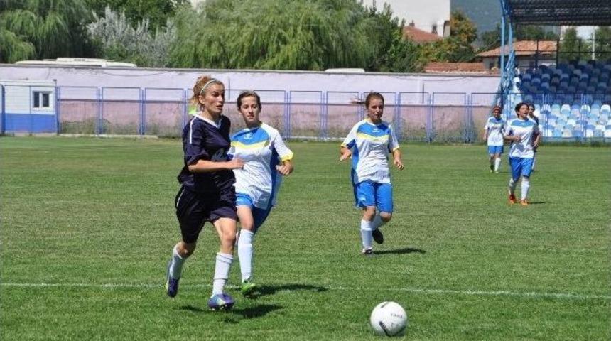 Bayanların Hazırlık Ma&ccedil;ında Dostluk Kazandı