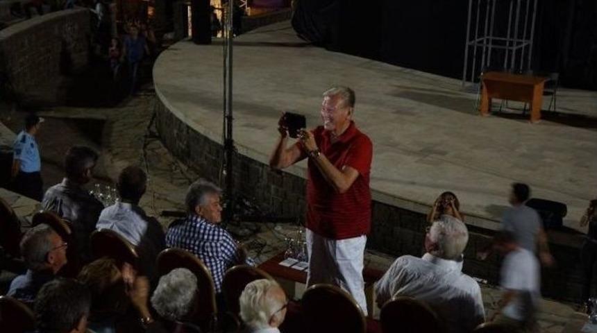 Marmaris&rsquo;te &ldquo;yalandan Kim &Ouml;lm&uuml;ş&rdquo; Adlı Tiyatro Oyunu Beğeni Topladı