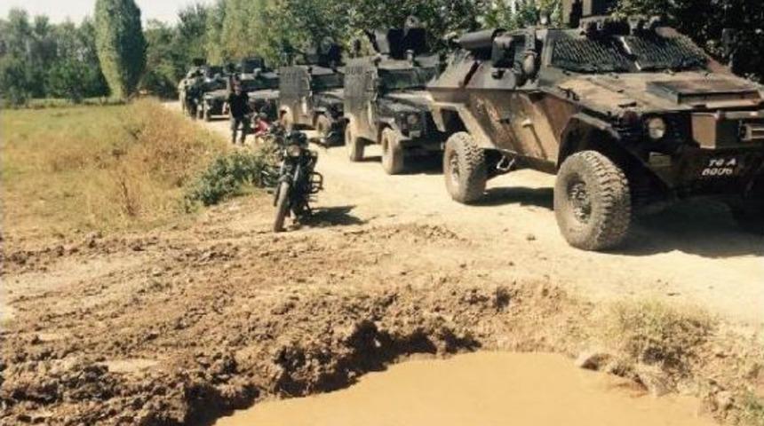 Şehit Polis, Bir Hafta &Ouml;nce &Ouml;len Annesinin Yanına Defnedildi (2)