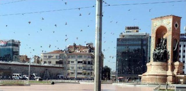 Taksim Cumhuriyet Anıtı nda Ş&uuml;pheli &Ccedil;anta Alarmı (2) 3