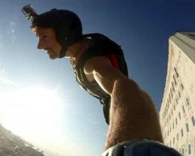 Dünyaca Ünlü Base Jump Atlayışçısı Mersin'de Gökdelenden Atladı