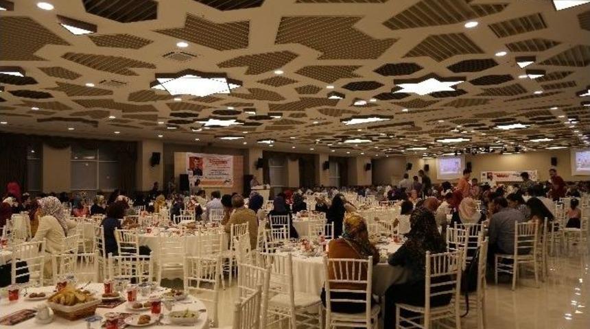 &Uuml;niversite Sınavına Giren Gen&ccedil;lere &Uuml;sk&uuml;dar Belediyesinden Yemekli Buluşma