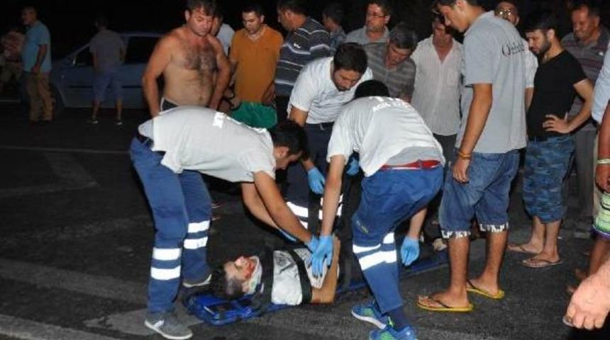 Manavgat&rsquo;Ta Otomobil Motosiklete &Ccedil;arptı: 3 Yaralı