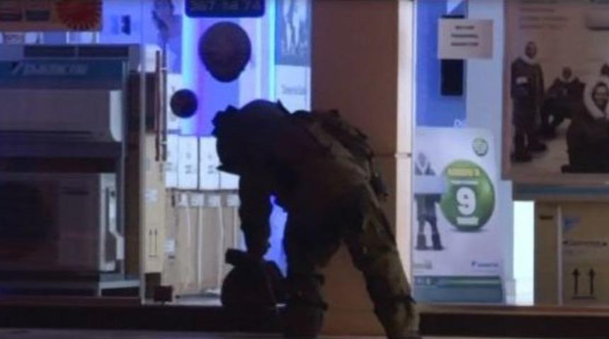 İzmir&rsquo;de Hareketli Dakikalar: İki Bomba İhbarı