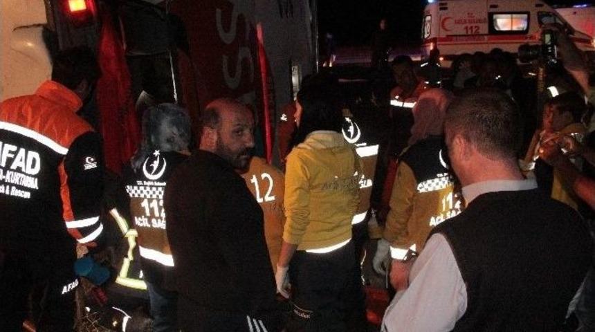 Erzurum&rsquo;da Yolcu Otob&uuml;s&uuml; Kazası: 29 Yaralı
