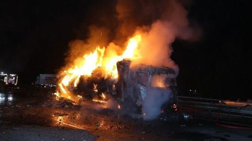 Sakarya&rsquo;da Tır Yangını:1 &Ouml;l&uuml;