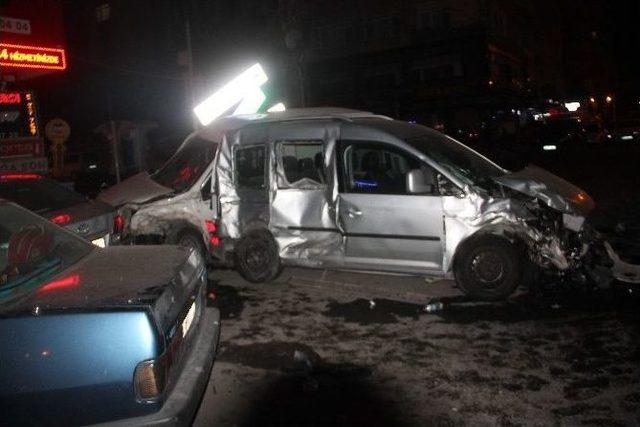 Başkent&rsquo;te Trafik Kazası: 3 Yaralı 2