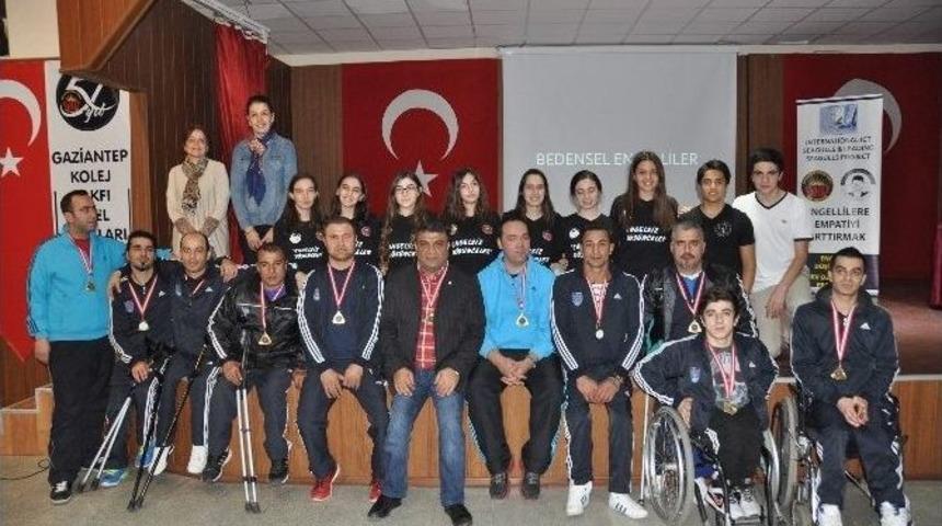 D&uuml;nya Okulları Arasında En İyi Proje &Ouml;d&uuml;l&uuml;n&uuml; Aldı