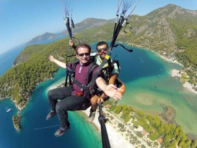 Görme Engelli Müzisyen Gökyüzünde Kaval Ve Ney Çaldı