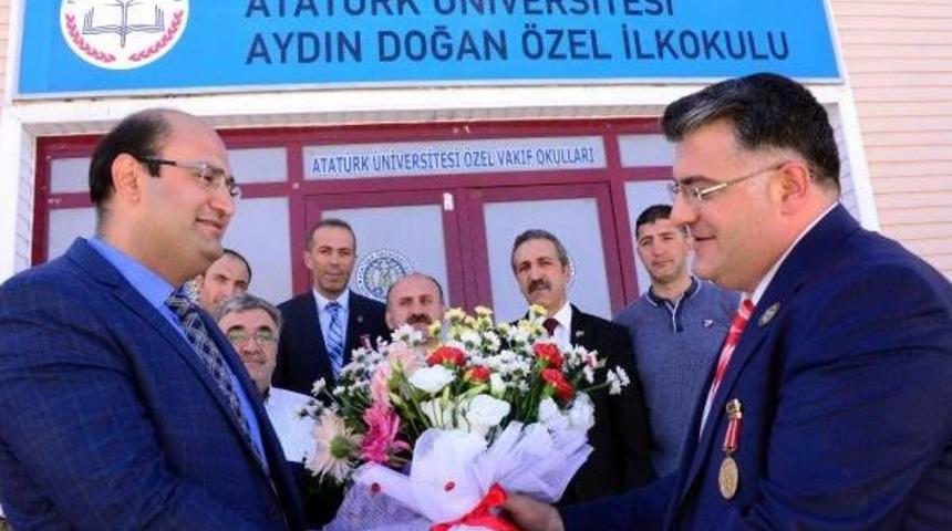 Atat&uuml;rk &Uuml;niversitesi Aydın Doğan İlkokulu'na Plaket