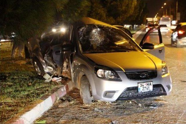 Trafik Magandasının 'makas' Kazası, 3 Yaralı