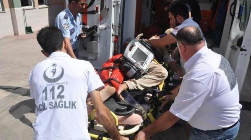 Kiremitlerini Aktardığı &Ccedil;atıdan D&uuml;ş&uuml;p &Ouml;ld&uuml;