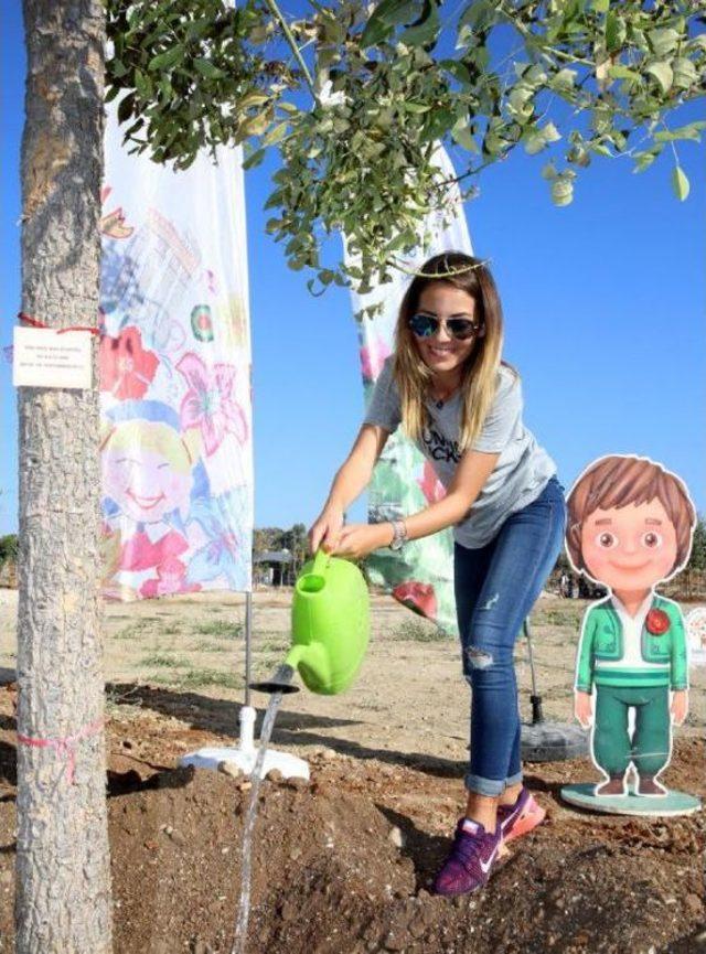 Romen Yıldızlar Expo'ya 'mercan' Dikti