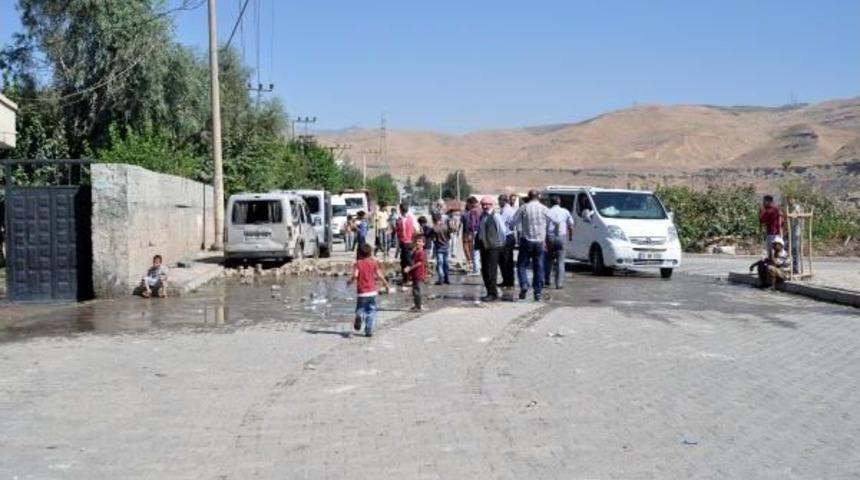 Cizre'de Askeri Konvoya Bombalı Saldırı