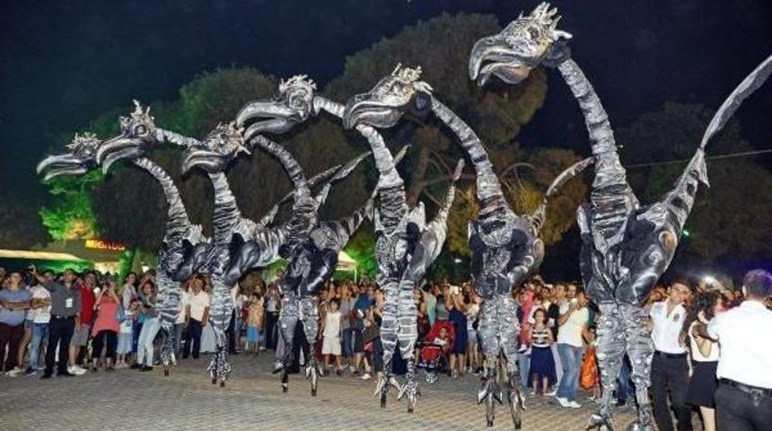 Dinozorlar Fuarı Bastı