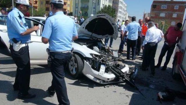 Kilis'te Otomobil Ile Yolcu Midibüsü Çarpıştı: 6 Yaralı