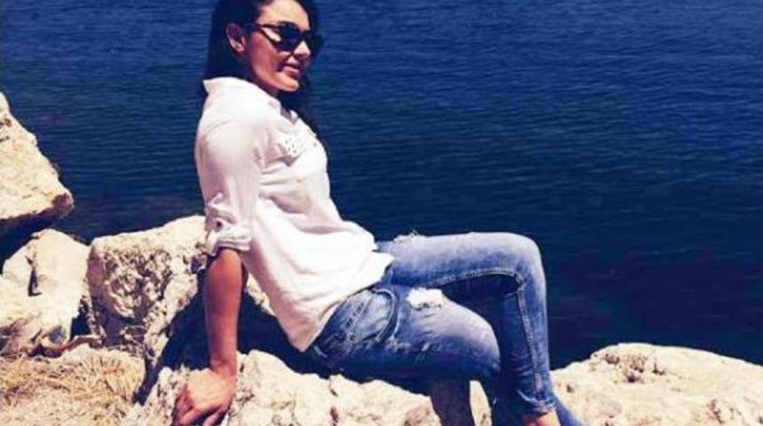 Otomobil Ağaca &Ccedil;arptı, Ayşeg&uuml;l &Ouml;ld&uuml;