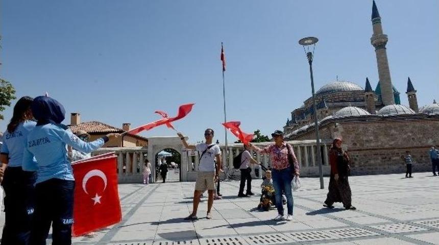 Konya T&uuml;rk Bayraklarıyla Donatılıyor