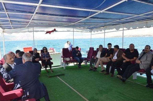 Van G&ouml;l&uuml;&rsquo;nde Belediye Meclis Toplantısı 1