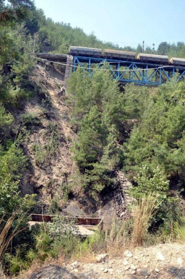 Osmaniye'de Yük Trenine Bombalı Saldırı: 2 Yaralı (2)