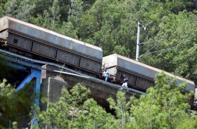 Osmaniye'de Yük Trenine Bombalı Saldırı: 2 Yaralı (2)