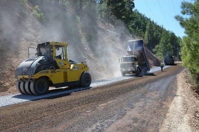 B&uuml;y&uuml;kşehir Taşatan Yolu&rsquo;nu Asfaltlıyor 2