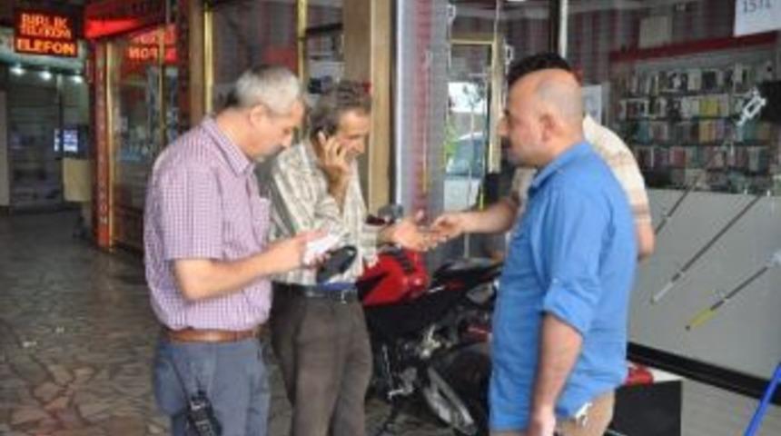 B&uuml;t&uuml;n Mal Varlığını Poşete Doldurup Bankaya Giden Yaşlı Adamı Dolandırılmaktan Polisler Kurtardı