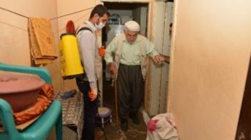 Belediye Yaşlı Vatandaşların Evleri İla&ccedil;ladı