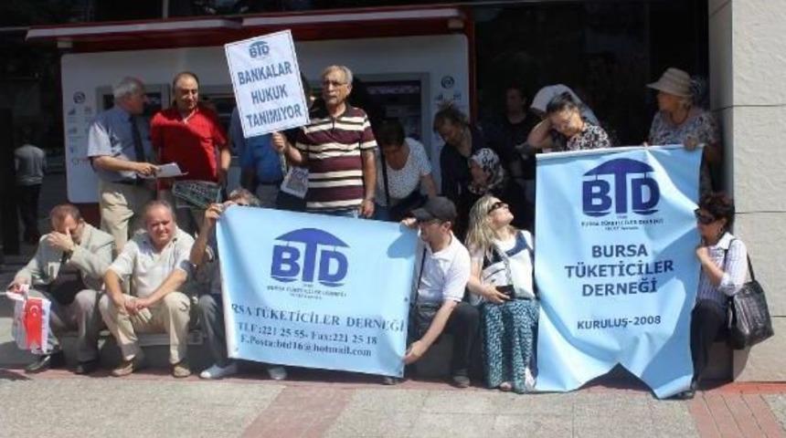 T&uuml;keticilerden Dosya Masrafı I&ccedil;in Oturma Eylemi