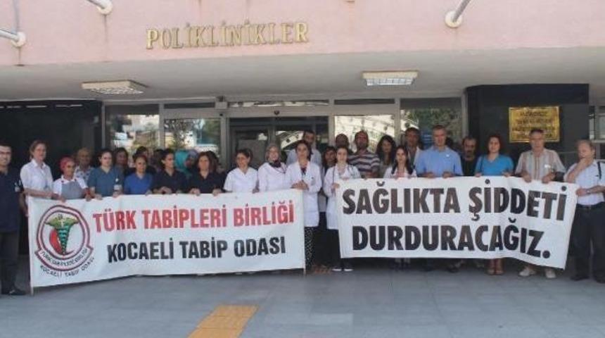 Kocaeli'de Doktor Ve Hemşireye Şiddete Protesto