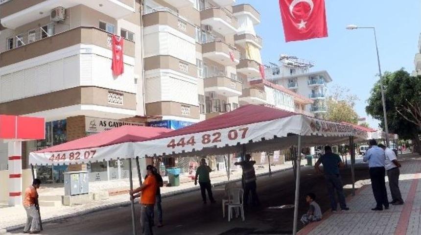 Şehit Emniyet M&uuml;d&uuml;r&uuml;&rsquo;n&uuml;n Alanya&rsquo;daki Evinde Taziye &Ccedil;adırı Kuruldu