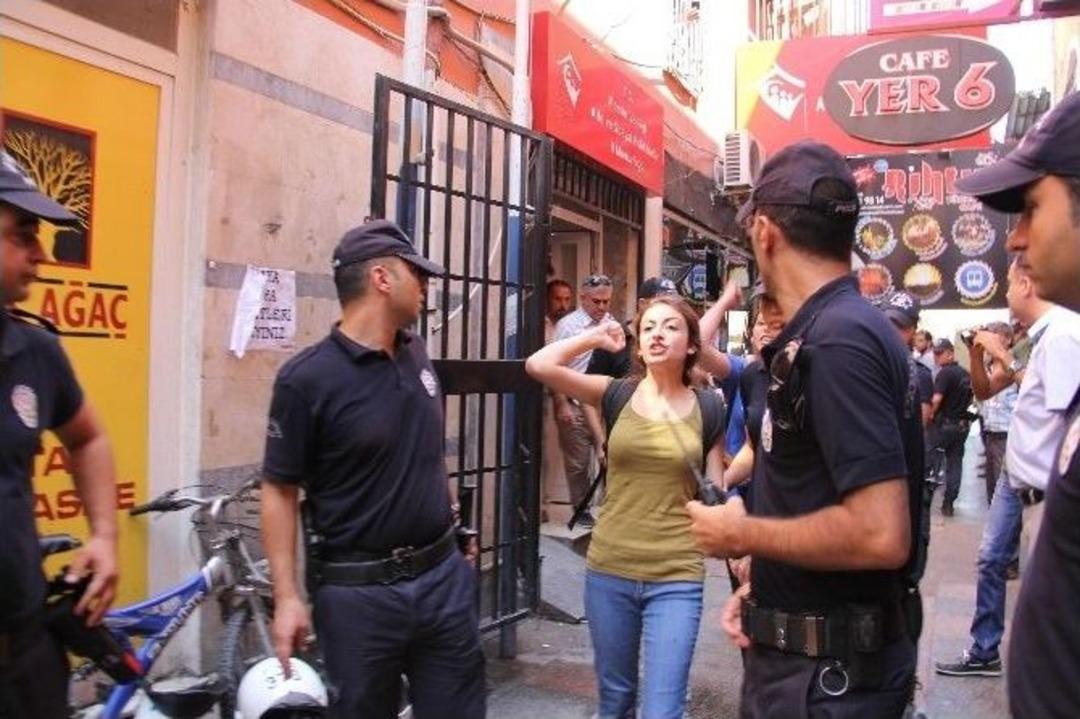 Aile Ve Sosyal Politikalar M&uuml;d&uuml;rl&uuml;ğ&uuml;nde Kadın Eylemi