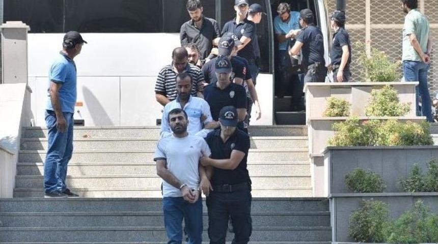 Ter&ouml;r &Ouml;rg&uuml;t&uuml; &Uuml;yelerine Silah Satan Şahıslar Yakalandı