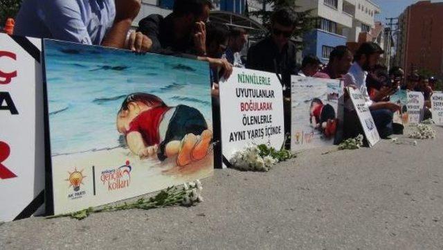 Bm Binası Önünde 'aylan Kurdi' Protestosu