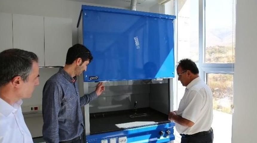 Rekt&ouml;r Yılmaz&rsquo;dan Merkezi Laboratuvarda İnceleme