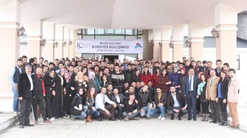 İbrahim &Ccedil;e&ccedil;en Vakfı Bu Yıl 750 &Ouml;ğrenciye Burs Verecek