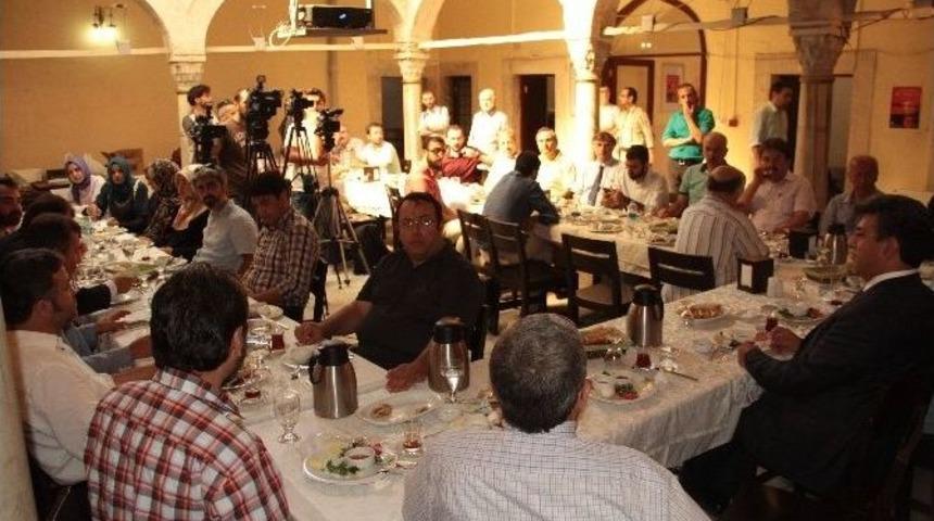 &rsquo;4&rsquo;&uuml;nc&uuml; G&ouml;l Saatleri Şiir Akşamı&rsquo; K&uuml;&ccedil;&uuml;k&ccedil;ekmece&rsquo;de Başlıyor