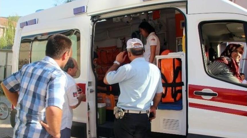 &Ccedil;&ouml;p Kamyonu İle Motosiklet &Ccedil;arpıştı: 1 Yaralı