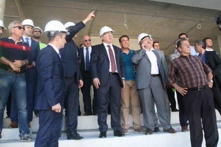 Toki Başkanı Turan, Akyazı Spor Kompleksinde İncelemelerde Bulundu G1